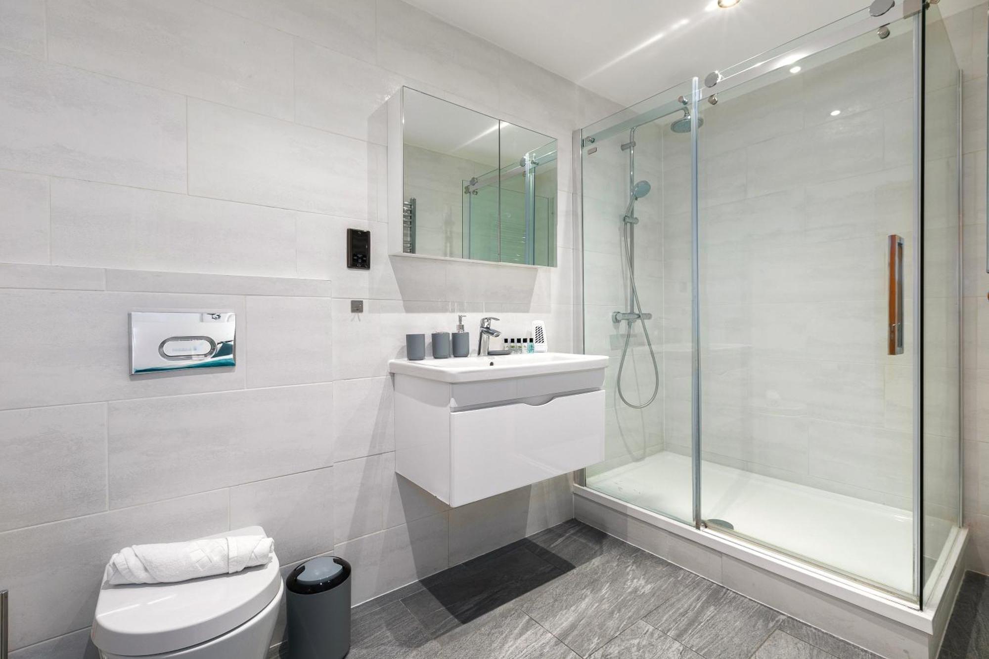 Hoxton Shoreditch 2 Bdr 2 Bath Balcony Apartment *